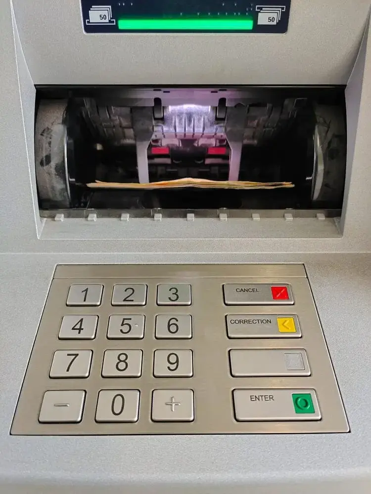 partes de un cajero automático